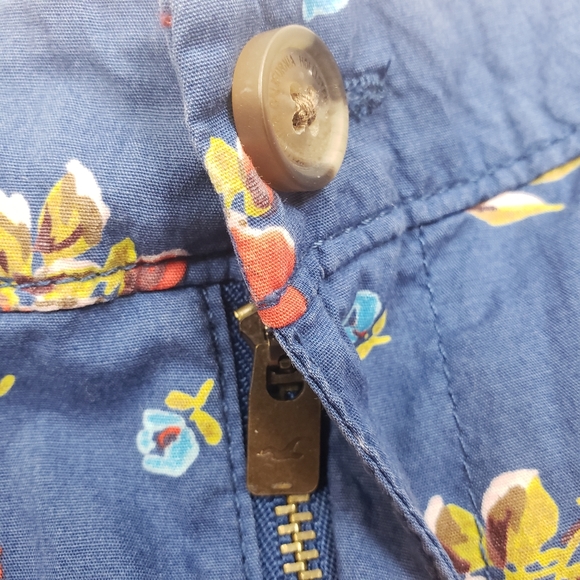 2/$20 Hollister Floral Print Shorts - Picture 4 of 12